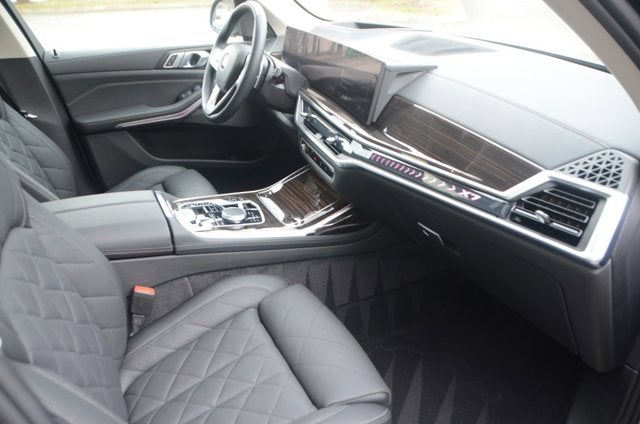 2025 BMW X7 xDrive40i (MSRP $90,200)
