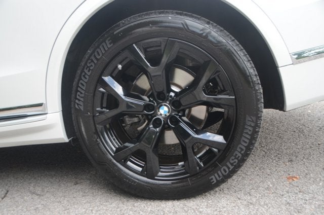 2025 BMW X7 xDrive40i (MSRP $90,600)