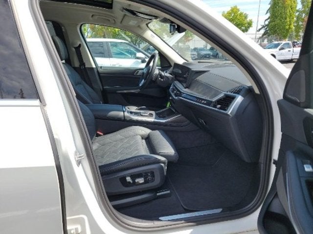 2025 BMW X7 xDrive40i (MSRP $90,600)
