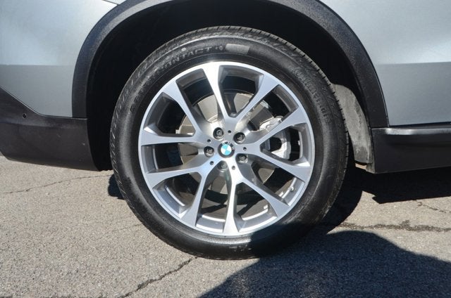 2025 BMW X5 xDrive40i (MSRP $74,125)