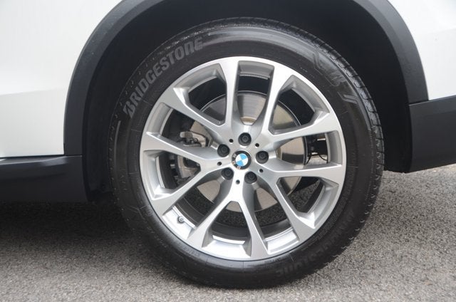 2026 BMW X5 xDrive40i (MSRP $77,700)